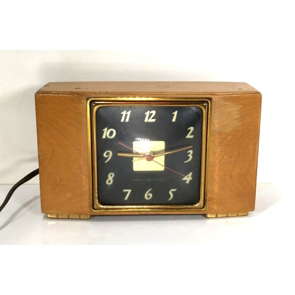 General Electric Vintage Art Deco Style Wooden Electric Desk Clock - Model 3H176